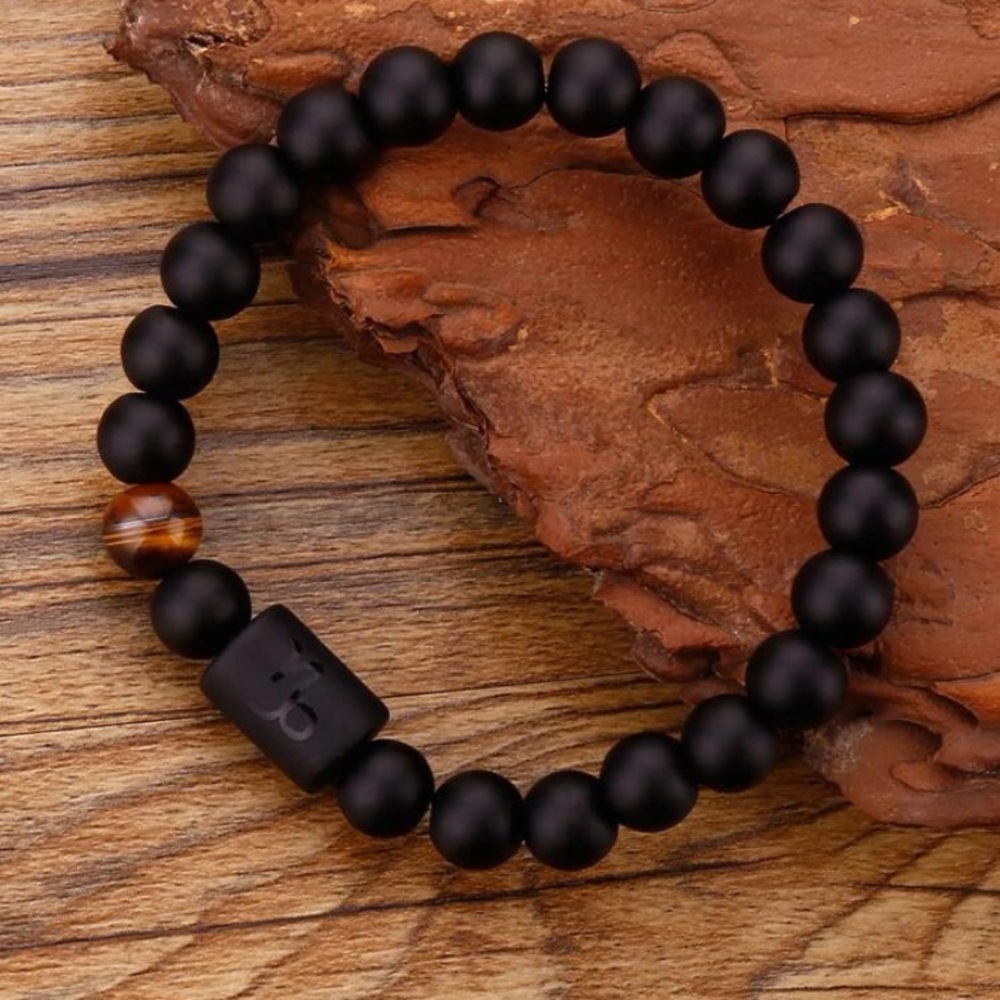 CAPRICORN SYMBOL DETAILED BEADED BRACELET